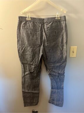 Banana Republic Men’s Gray Linen-Blend Chinos